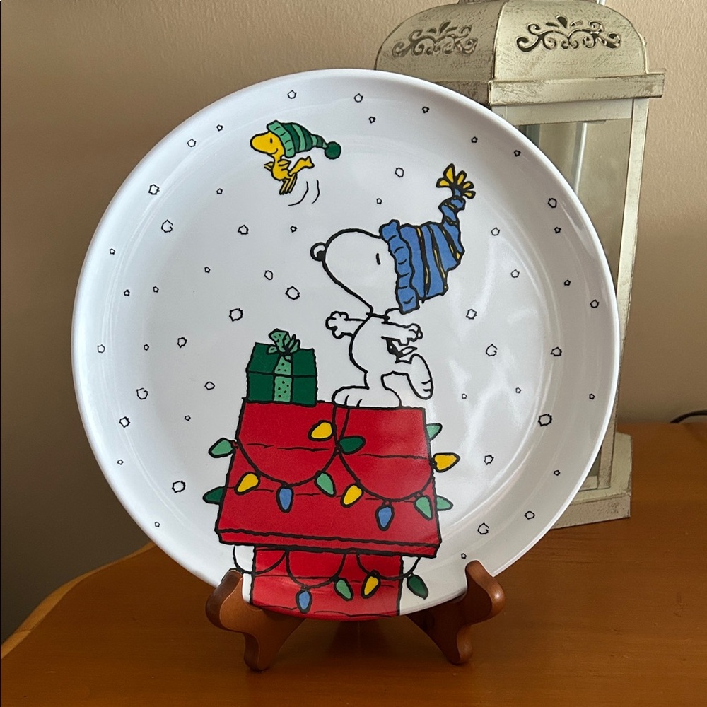 Festive Holiday Plate with Snoopy Design